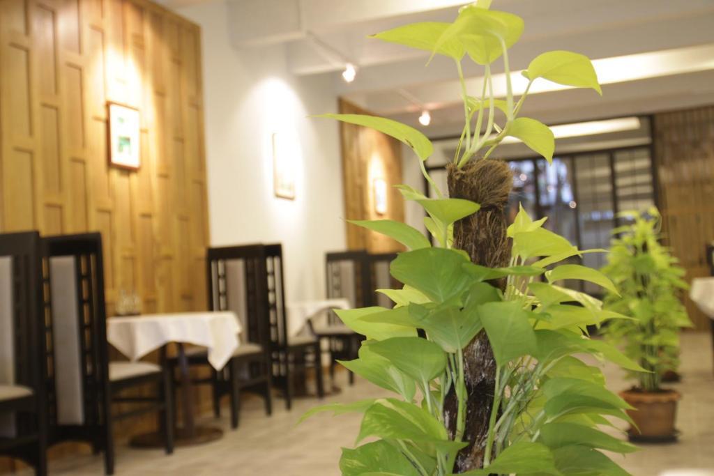Baan Dinso Hostel@Ratchadamnoen Bangkok Exterior photo